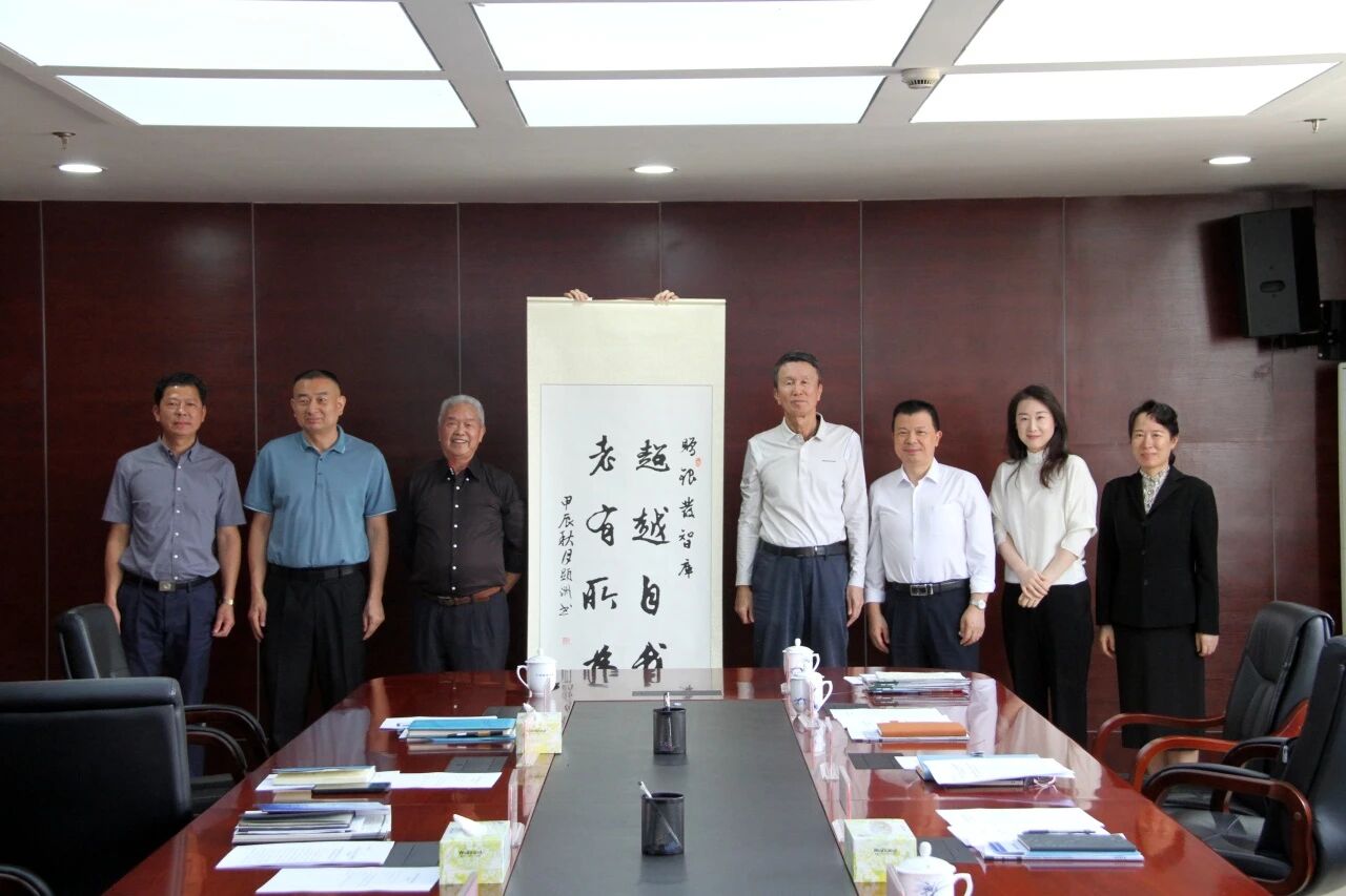 银发献智,墨绘华章:超越自我,老有所为